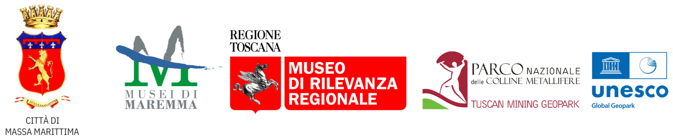 logo della Città di Massa Marittima, logo dei Musei di Maremma, logo della Regione Toscana e Museo di rilevanza nazionale, logo Parco delle Colline Metallifere, logo Unesco